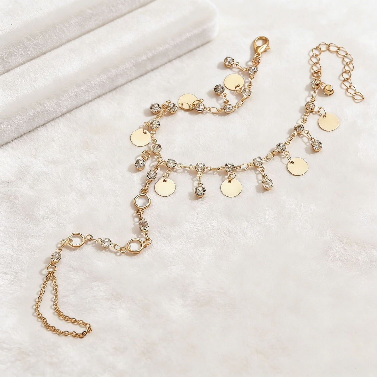 Soléne Hand Chain